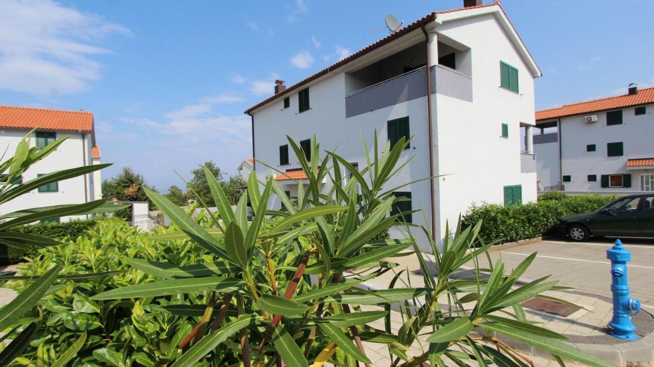 Apartments Vabec Malinska Exterior photo