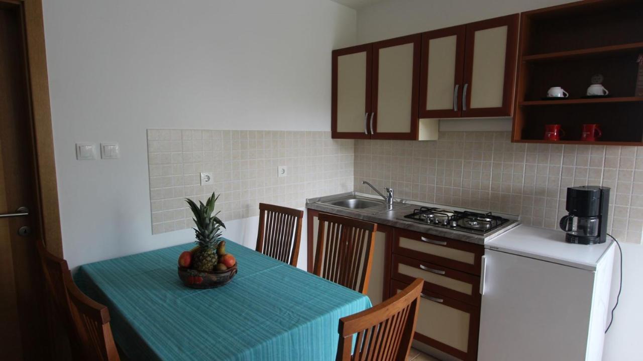 Apartments Vabec Malinska Exterior photo