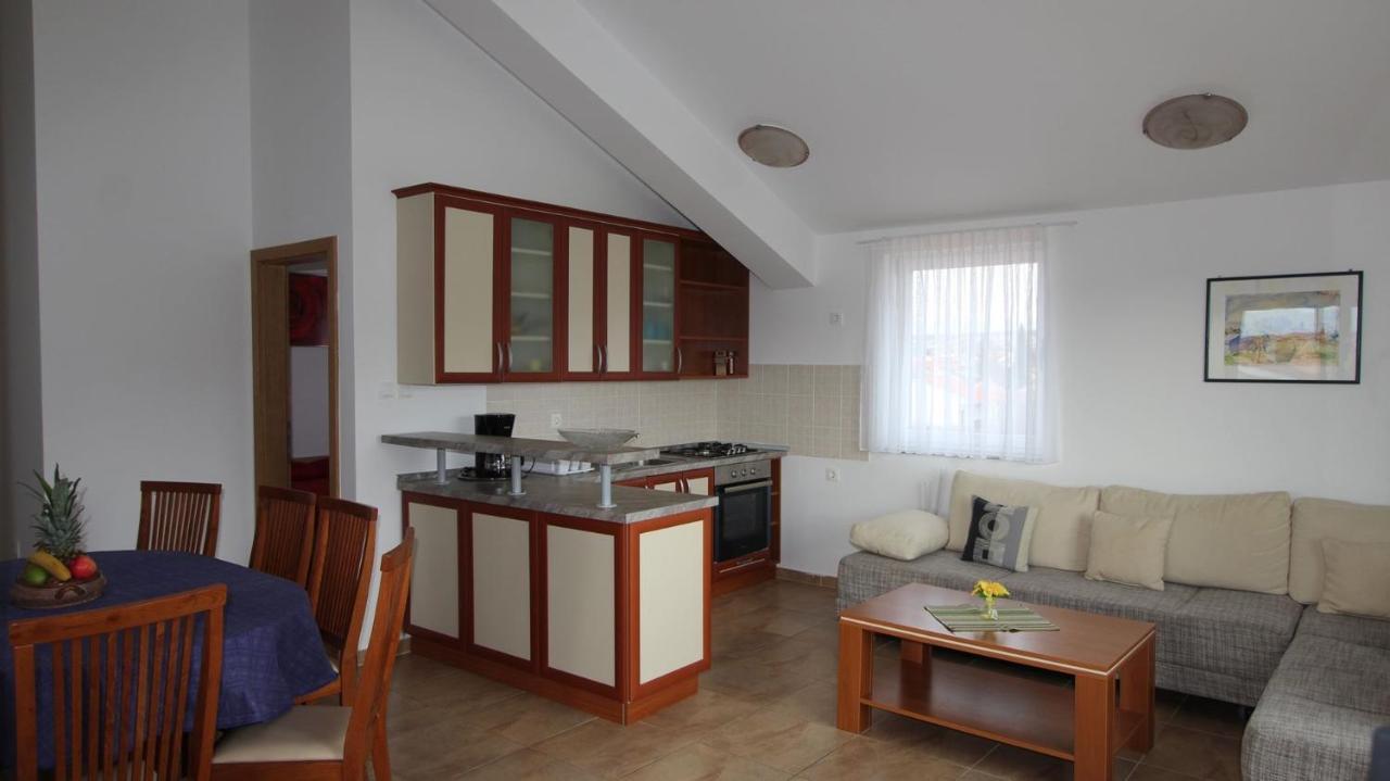 Apartments Vabec Malinska Exterior photo